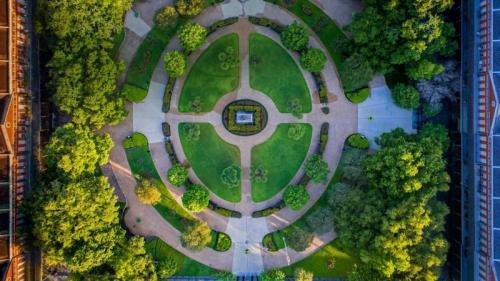 新奥尔良法国区的杰克逊广场，路易斯安那州 (© Edwin Remsberg/Getty Images) Bing Everyday Wallpaper 2018-05-06
/tmp/UploadBetabjdJdh [Bing Everyday Wall Paper 2018-05-06] url = http://www.bing.com/az/hprichbg/rb/NOTricentennial_ZH-CN8971649459_1920x1080.jpg

File Size (KB): 331.11 KB
Last Modified: November 26 2021 18:35:06
