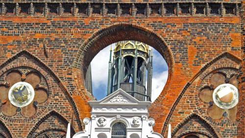 Rathaus der Hansestadt Lübeck, Schleswig-Holstein, Deutschland (© Yvonne Duffe/Alamy Stock Photo) Bing Everyday Wallpaper 2018-06-13
/tmp/UploadBetaWQDcgC [Bing Everyday Wall Paper 2018-06-13] url = http://www.bing.com/az/hprichbg/rb/A875Luebeck_DE-DE12022564400_1920x1080.jpg

File Size (KB): 274.05 KB
Last Modified: November 26 2021 18:35:52
