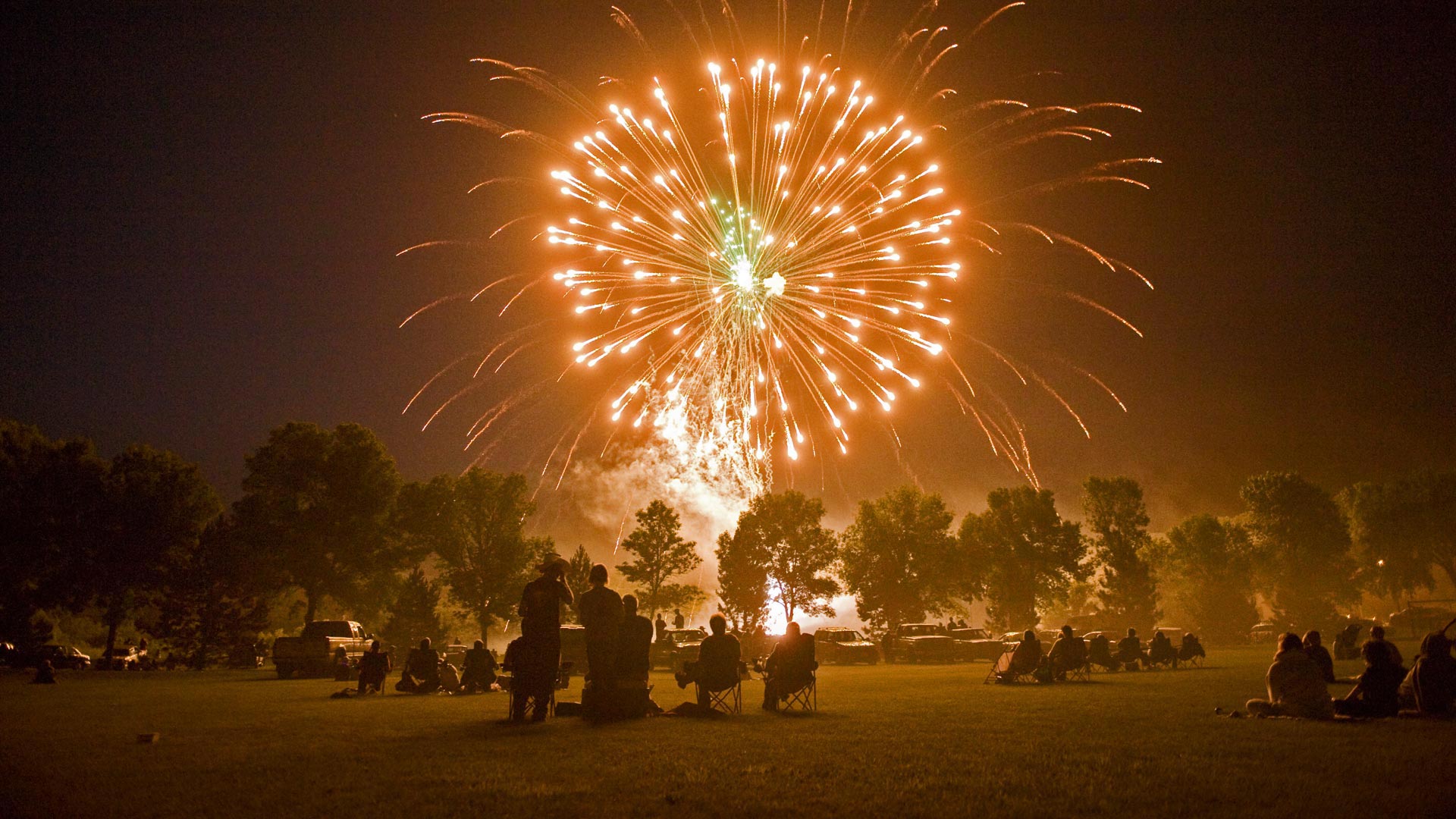 Fourth of July fireworks in Morton, Minnesota (© Joel Sartore/National Geographic/Offset) Bing Everyday Wallpaper 2018-07-05, 1sUCXJ [Bing Everyday Wall Paper 2018-07-05] url = http://www.bing.com/az/hprichbg/rb/MNFireworks_EN-US9611301754_1920x1080.jpg