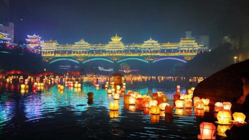 【今日中元节】桂林中元节万盏河灯漂放活动，中国广西 （© VCG/Getty Images） Bing Everyday Wallpaper 2018-08-25
/tmp/UploadBetaocLon2 [Bing Everyday Wall Paper 2018-08-25] url = http://www.bing.com/az/hprichbg/rb/ZHONGYUAN_ZH-CN11622221601_1920x1080.jpg

File Size (KB): 244.21 KB
Last Modified: November 26 2021 18:35:29
