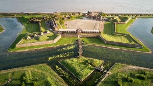 Tilbury Fort, Essex, on the north bank of the River Thames (© pxl.store/Shutterstock) Bing Everyday Wallpaper 2018-10-17
/tmp/UploadBetam3uG87 [Bing Everyday Wall Paper 2018-10-17] url = http://www.bing.com/az/hprichbg/rb/TilburyFort_EN-GB9144136206_1920x1080.jpg

File Size (KB): 326.59 KB
Last Modified: November 26 2021 18:35:32
