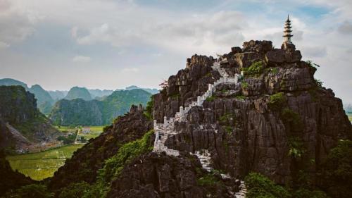木阿洞穴，越南宁平 (© Cavan Images/Offset) Bing Everyday Wallpaper 2019-01-09
/tmp/UploadBeta3HSDXG [Bing Everyday Wall Paper 2019-01-09] url = http://www.bing.com/az/hprichbg/rb/VietnamStairs_ZH-CN9127735514_1920x1080.jpg

File Size (KB): 328.22 KB
Last Modified: November 26 2021 18:38:24
