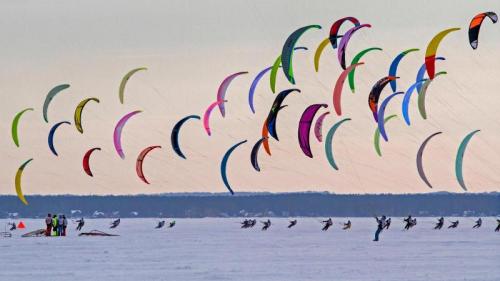 “西伯利亚杯”冬季风筝冲浪比赛，俄罗斯新西伯利亚 (© Kirill Kukhmar/Getty Images) Bing Everyday Wallpaper 2019-01-12
/tmp/UploadBetacDHNOk [Bing Everyday Wall Paper 2019-01-12] url = http://www.bing.com/az/hprichbg/rb/Snowkiters_ZH-CN3098762517_1920x1080.jpg

File Size (KB): 304.97 KB
Last Modified: November 26 2021 18:38:20
