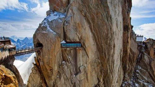 Spazierweg durch den Gipfel der Aiguille du Midi bei Chamonix, Frankreich (© Jakub Połomski/Offset) Bing Everyday Wallpaper 2019-02-22
/tmp/UploadBetaH9Ghd9 [Bing Everyday Wall Paper 2019-02-22] url = http://www.bing.com/az/hprichbg/rb/ChamonixWalkway_DE-DE5698731575_1920x1080.jpg

File Size (KB): 331.72 KB
Last Modified: November 26 2021 18:38:01
