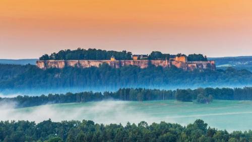 Festung Königstein oberhalb des Ortes Königstein, Sächsische Schweiz, Sachsen, Deutschland (© Gunter Kirsch/Alamy Stock Photo) Bing Everyday Wallpaper 2019-03-04
/tmp/UploadBetahOWRhW [Bing Everyday Wall Paper 2019-03-04] url = http://www.bing.com/az/hprichbg/rb/FestungKoenigstein_DE-DE3405861672_1920x1080.jpg

File Size (KB): 328.7 KB
Last Modified: November 26 2021 18:38:44

