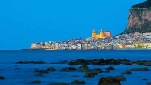 位于地中海的切法卢，意大利西西里岛 (© Tuul & Bruno Morandi/eStock Photo) Bing Everyday Wallpaper 2019-03-06
/tmp/UploadBeta2ijIJC [Bing Everyday Wall Paper 2019-03-06] url = http://www.bing.com/az/hprichbg/rb/Cefalu_ZH-CN9108906653_1920x1080.jpg

File Size (KB): 328.08 KB
Last Modified: November 26 2021 18:38:49
