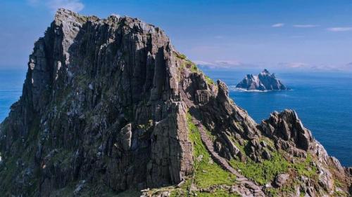 斯凯利格群岛（由斯凯利格·迈克尔岛和小斯凯利格岛组成），爱尔兰 (© Design Pics/DanitaDelimont.com) Bing Everyday Wallpaper 2019-05-04
/tmp/UploadBetac0q853 [Bing Everyday Wall Paper 2019-05-04] url = http://www.bing.com/th?id=OHR.SkelligMichael_ZH-CN8635121409_1920x1080.jpg

File Size (KB): 326.01 KB
Last Modified: November 26 2021 18:38:26
