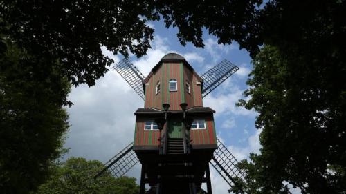 Dülkener Narrenwindmühle, Nordrhein-Westfalen, Deutschland. Anlässlich des Mühlentags (© dpa picture alliance/Alamy Stock Photo) Bing Everyday Wallpaper 2019-06-10
/tmp/UploadBetat9nkmq [Bing Everyday Wall Paper 2019-06-10] url = http://www.bing.com/th?id=OHR.Narrenmuehle_DE-DE1048188338_1920x1080.jpg

File Size (KB): 325.71 KB
Last Modified: November 26 2021 18:39:43
