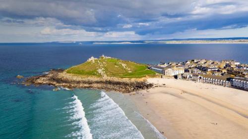 Porthmeor beach in St Ives, Cornwall, England (© Robert Harding World Imagery/Offset) Bing Everyday Wallpaper 2019-08-29
/tmp/UploadBetakwsFt9 [Bing Everyday Wall Paper 2019-08-29] url = http://www.bing.com/th?id=OHR.PorthmeorBeach_EN-GB9281471730_1920x1080.jpg

File Size (KB): 321.47 KB
Last Modified: November 26 2021 18:38:50
