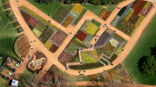 Tourists walk on pathways through a flowerbed design known as ‘The Australian Billabong’ at the Floriade flower festival in Canberra (© REUTERS/TimWimborne) Bing Everyday Wallpaper 2019-10-02
/tmp/UploadBetaR6AZ06 [Bing Everyday Wall Paper 2019-10-02] url = http://www.bing.com/th?id=OHR.AustralianBillabongFloriade_EN-AU6030635143_1920x1080.jpg

File Size (KB): 273.63 KB
Last Modified: November 26 2021 18:39:04
