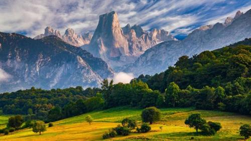 欧罗巴山国家公园中的Naranjo de Bulnes峰，西班牙阿斯图里亚斯  (© Anton Petrus/Getty Images) Bing Everyday Wallpaper 2019-10-27
/tmp/UploadBetaXXAFva [Bing Everyday Wall Paper 2019-10-27] url = http://www.bing.com/th?id=OHR.NaranjoBulnes_ZH-CN0696600867_1920x1080.jpg

File Size (KB): 324.21 KB
Last Modified: November 26 2021 18:39:13
