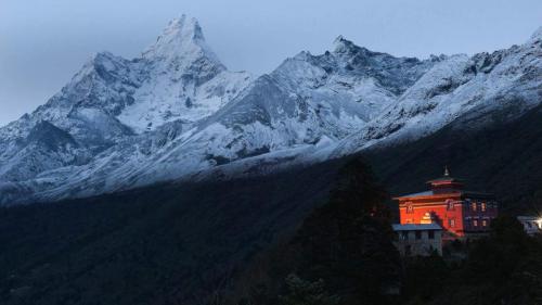 喜马拉雅山脉中的Tengboche修道院，尼泊尔 (© Kyle Hammons/Tandem Stills + Motion) Bing Everyday Wallpaper 2019-12-11
/tmp/UploadBetarBfsr8 [Bing Everyday Wall Paper 2019-12-11] url = http://www.bing.com/th?id=OHR.TengbocheMonastery_ZH-CN7555740661_1920x1080.jpg

File Size (KB): 324.45 KB
Last Modified: November 26 2021 18:38:15
