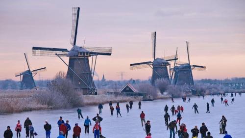 Skating on a frozen canal near the windmills at Kinderdijk in the Netherlands (© Lourens Smak/Alamy) Bing Everyday Wallpaper 2019-12-27
/tmp/UploadBeta364MQ7 [Bing Everyday Wall Paper 2019-12-27] url = http://www.bing.com/th?id=OHR.KinderdijkSkating_EN-AU7743172032_1920x1080.jpg

File Size (KB): 329.18 KB
Last Modified: November 26 2021 18:38:16
