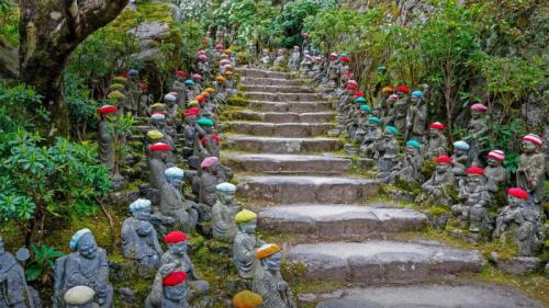 排列在通往大圣院石径上的小罗汉雕像，日本宫岛 (© Malcolm Fairman/Alamy) Bing Everyday Wallpaper 2020-01-11
/tmp/UploadBetaqeJura [Bing Everyday Wall Paper 2020-01-11] url = http://www.bing.com/th?id=OHR.Rakan_ZH-CN8521004423_1920x1080.jpg

File Size (KB): 333.73 KB
Last Modified: November 26 2021 18:36:31
