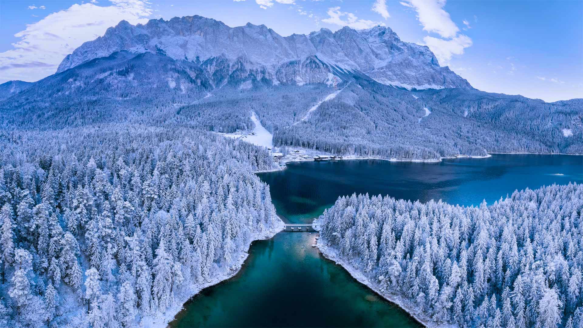 楚格峰下的艾布湖，德国巴伐利亚 (© Marc Hohenleitner/Huber/eStock Photo) Bing Everyday Wallpaper 2020-01-12, P1ZEJA [Bing Everyday Wall Paper 2020-01-12] url = http://www.bing.com/th?id=OHR.Zugspitze_ZH-CN1831794930_1920x1080.jpg