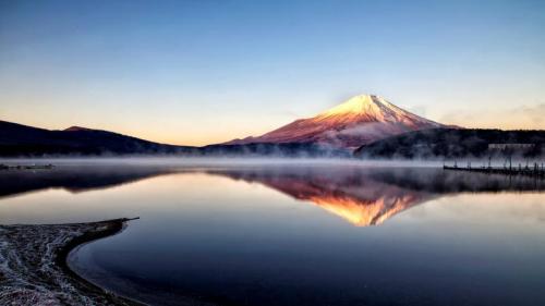 ｢山中湖から見た富士山の朝焼け」山梨県 (© Nyoman Sundra/GettyImages) Bing Everyday Wallpaper 2020-02-23
/tmp/UploadBetaE602iJ [Bing Everyday Wall Paper 2020-02-23] url = http://www.bing.com/th?id=OHR.FijiDay_JA-JP4068635100_1920x1080.jpg

File Size (KB): 307.93 KB
Last Modified: November 26 2021 18:36:11
