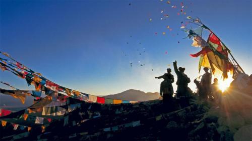 朝圣者将风马旗扔向甘登寺上方的空中为新年祈福，中国西藏 (© Ian Cumming/plainpicture) Bing Everyday Wallpaper 2020-02-24
/tmp/UploadBetaDlc99U [Bing Everyday Wall Paper 2020-02-24] url = http://www.bing.com/th?id=OHR.Windhorses_ZH-CN5349922758_1920x1080.jpg

File Size (KB): 325.28 KB
Last Modified: November 26 2021 18:36:05
