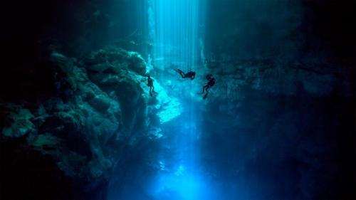 Dos Ojos自然公园里El Pit Cenote的潜水员，墨西哥金塔纳罗奥 (© Christia Vizl/Tandem Stills + Motion) Bing Everyday Wallpaper 2020-03-04
/tmp/UploadBetad5ghDl [Bing Everyday Wall Paper 2020-03-04] url = http://www.bing.com/th?id=OHR.ElPit_ZH-CN1174143508_1920x1080.jpg

File Size (KB): 328.39 KB
Last Modified: November 26 2021 18:36:54
