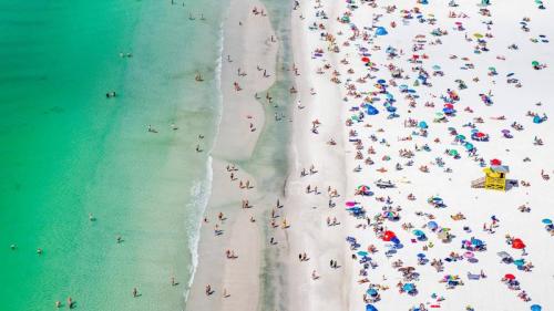 西耶斯塔海滩鸟瞰图，佛罗里达西耶斯塔岛 (© Julie Palermo/Getty Images) Bing Everyday Wallpaper 2020-03-12
/tmp/UploadBetaHbZrAy [Bing Everyday Wall Paper 2020-03-12] url = http://www.bing.com/th?id=OHR.SiestaKey_ZH-CN1759696989_1920x1080.jpg

File Size (KB): 322.11 KB
Last Modified: November 26 2021 18:36:56

