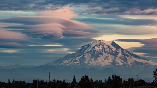 雷尼尔山透镜状云的延时视频，华盛顿 (© Delrious/Shutterstock) Bing Everyday Wallpaper 2020-03-23
/tmp/UploadBeta5jKESd [Bing Everyday Wall Paper 2020-03-23] url = http://www.bing.com/th?id=OHR.LenticularVideo_ZH-CN2275732856_1920x1080.jpg

File Size (KB): 333.09 KB
Last Modified: November 26 2021 18:37:01
