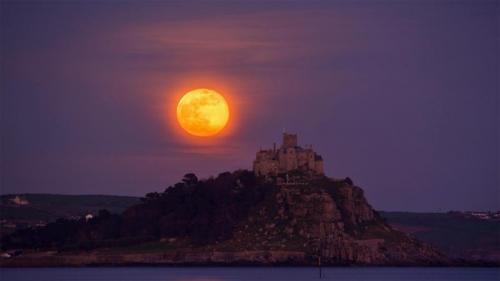 四月的满月从圣迈克尔山上升起，英国康沃尔 (© Simon Maycock/Alamy Live News) Bing Everyday Wallpaper 2020-04-07
/tmp/UploadBeta97ZvZ5 [Bing Everyday Wall Paper 2020-04-07] url = http://www.bing.com/th?id=OHR.PinkMoon_ZH-CN9026483067_1920x1080.jpg

File Size (KB): 330.59 KB
Last Modified: November 26 2021 18:36:01
