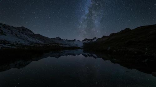 格里姆瑟尔山口Totesee山地湖中倒映出的星星，瑞士伯尔尼 (© magodevita/Getty Images) Bing Everyday Wallpaper 2020-08-23
/tmp/UploadBetaGmNIsz [Bing Everyday Wall Paper 2020-08-23] url = http://www.bing.com/th?id=OHR.AugustStargazing_ZH-CN9929724138_1920x1080.jpg

File Size (KB): 329.74 KB
Last Modified: November 26 2021 18:37:11

