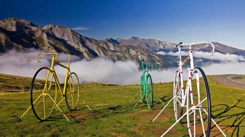 ｢オービスク峠の自転車彫刻｣フランス, ピレネー山脈 (© Fco. Javier Sobrino/age fotostock) Bing Everyday Wallpaper 2020-08-29
/tmp/UploadBetagU4nSp [Bing Everyday Wall Paper 2020-08-29] url = http://www.bing.com/th?id=OHR.BicycleSculptures_JA-JP0073666616_1920x1080.jpg

File Size (KB): 325.7 KB
Last Modified: November 26 2021 18:37:03
