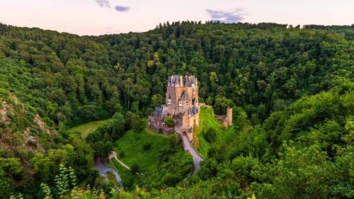 Burg Eltz, Rheinland-Pfalz (© Allard Schager/Alamy Stock Photo) Bing Everyday Wallpaper 2020-08-31
/tmp/UploadBetaoY1qY9 [Bing Everyday Wall Paper 2020-08-31] url = http://www.bing.com/th?id=OHR.BurgEltzRP_DE-DE9504719550_1920x1080.jpg

File Size (KB): 248.99 KB
Last Modified: November 26 2021 18:37:13
