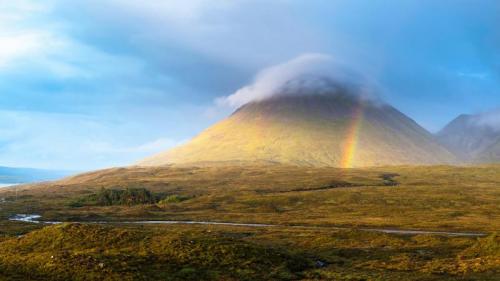 Misty peak of Glamaig, Red Hills, Isle of Skye (© fotoVoyager/Getty Images) Bing Everyday Wallpaper 2020-09-02
/tmp/UploadBetaRgTqs1 [Bing Everyday Wall Paper 2020-09-02] url = http://www.bing.com/th?id=OHR.CuillinMist_EN-GB2196915474_1920x1080.jpg

File Size (KB): 299.96 KB
Last Modified: November 26 2021 18:37:39
