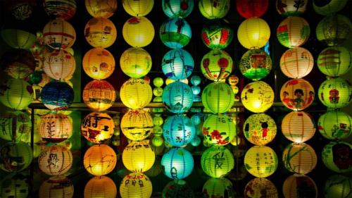 为庆祝中秋而摆放的灯笼，新加坡 (© Khin/Getty Images) Bing Everyday Wallpaper 2020-10-01
/tmp/UploadBetabdBmaT [Bing Everyday Wall Paper 2020-10-01] url = http://www.bing.com/th?id=OHR.SingaporeLanterns_ZH-CN2176251534_1920x1080.jpg

File Size (KB): 329.62 KB
Last Modified: November 26 2021 18:37:21
