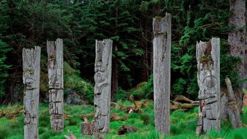 Haida totem poles on Haida Gwaii in British Columbia, Canada (© Michio Hoshino/Minden Pictures) Bing Everyday Wallpaper 2020-10-13
/tmp/UploadBetaJFw6s1 [Bing Everyday Wall Paper 2020-10-13] url = http://www.bing.com/th?id=OHR.HaidaTotems_EN-US1355660363_1920x1080.jpg

File Size (KB): 332.65 KB
Last Modified: November 26 2021 18:37:19
