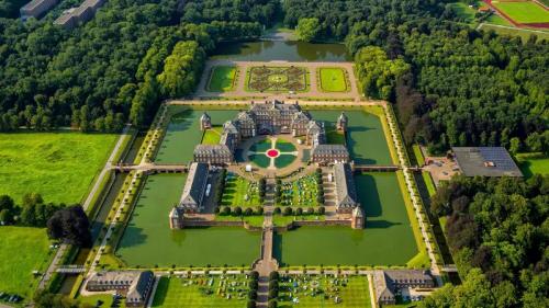 Schloss Nordkirchen, Münsterland, Nordrhein-Westfalen (© Hans Blossey/Alamy Stock Photo) Bing Everyday Wallpaper 2020-11-02
/tmp/UploadBetaFDCAzk [Bing Everyday Wall Paper 2020-11-02] url = http://www.bing.com/th?id=OHR.SchlossNeukirchen_DE-DE5271009653_1920x1080.jpg

File Size (KB): 302.1 KB
Last Modified: November 26 2021 18:37:27
