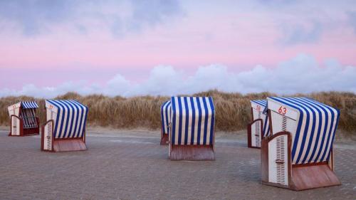 Strandkörbe im Abendrot am Nordstrand der Insel Borkum, Niedersachsen (© DEEPOL by plainpicture/Wilfried Wirth) Bing Everyday Wallpaper 2020-11-17
/tmp/UploadBetaHrYs5c [Bing Everyday Wall Paper 2020-11-17] url = http://www.bing.com/th?id=OHR.NordstrandStrandkoerbe_DE-DE6385757776_1920x1080.jpg

File Size (KB): 289.08 KB
Last Modified: November 26 2021 18:37:28
