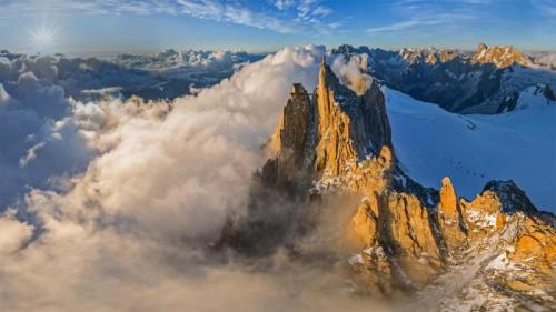 鸟瞰勃朗峰山脉中的南针峰，法国 (© Amazing Aerial Agency/Offset by Shutterstock) Bing Everyday Wallpaper 2020-11-20
/tmp/UploadBetaItBUcw [Bing Everyday Wall Paper 2020-11-20] url = http://www.bing.com/th?id=OHR.MontBlancPeak_ZH-CN0459151326_1920x1080.jpg

File Size (KB): 329.21 KB
Last Modified: November 26 2021 18:37:34
