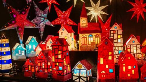 Leuchtende Papierhäuschen and Weihnachtssterne auf einem Weihnachtsmarkt in Hannover, Niedersachsen (© Elena Eliachevitch/Getty Images) Bing Everyday Wallpaper 2020-12-14
/tmp/UploadBetawgygS2 [Bing Everyday Wall Paper 2020-12-14] url = http://www.bing.com/th?id=OHR.HannoverChristmasMarket_DE-DE0726932334_1920x1080.jpg

File Size (KB): 322.31 KB
Last Modified: November 26 2021 18:36:18
