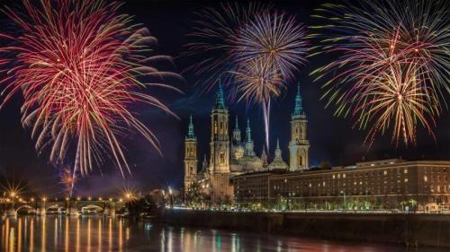 跨年庆典中燃放的烟花，西班牙萨拉戈萨 (© Martina Badini/Shutterstock) Bing Everyday Wallpaper 2020-12-31
/tmp/UploadBetakVlz04 [Bing Everyday Wall Paper 2020-12-31] url = http://www.bing.com/th?id=OHR.ZaragozaSpain_ZH-CN8995859415_1920x1080.jpg

File Size (KB): 330.85 KB
Last Modified: November 26 2021 18:36:24
