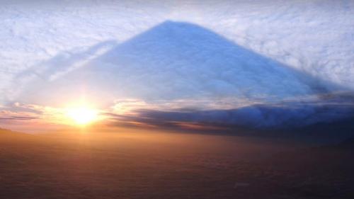 ｢雲海に映る影富士｣山梨県, 南都留郡鳴沢村 (© 30 characters/Getty Images) Bing Everyday Wallpaper 2021-01-01
/tmp/UploadBetaImdwWF [Bing Everyday Wall Paper 2021-01-01] url = http://www.bing.com/th?id=OHR.NewYearMtFuji_JA-JP0972897637_1920x1080.jpg

File Size (KB): 304.94 KB
Last Modified: November 26 2021 18:32:45
