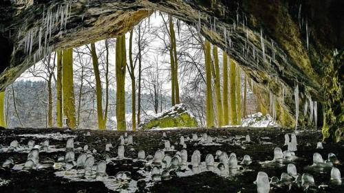 Eiszapfen in der Oswaldhöhle bei Muggendorf, Bayern (© Rüdiger Hess/geo-select FotoArt) Bing Everyday Wallpaper 2021-01-12
/tmp/UploadBetaKxFjRn [Bing Everyday Wall Paper 2021-01-12] url = http://www.bing.com/th?id=OHR.OswaldCave_DE-DE0058132369_1920x1080.jpg

File Size (KB): 322.23 KB
Last Modified: November 26 2021 18:32:39
