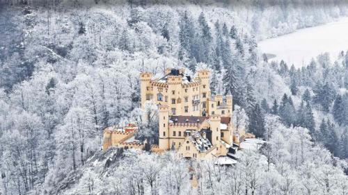 Schloss Hohenschwangau, Schwangau bei Füssen, Bayern (© volkova natalia/Shutterstock) Bing Everyday Wallpaper 2021-01-25
/tmp/UploadBetaqQjUGe [Bing Everyday Wall Paper 2021-01-25] url = http://www.bing.com/th?id=OHR.HohenschwangauSchnee_DE-DE2903995244_1920x1080.jpg

File Size (KB): 326.56 KB
Last Modified: November 26 2021 18:32:52
