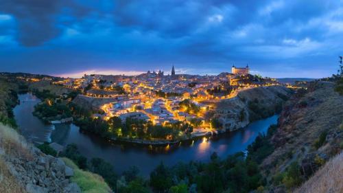 日落后的托莱多全景，西班牙 (© Frank Fischbach/Alamy) Bing Everyday Wallpaper 2021-02-01
/tmp/UploadBeta84Mf2O [Bing Everyday Wall Paper 2021-02-01] url = http://www.bing.com/th?id=OHR.ToledoIldefonso_ZH-CN4507206651_1920x1080.jpg

File Size (KB): 317.81 KB
Last Modified: November 26 2021 18:32:28
