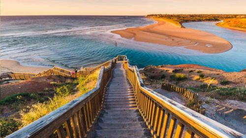 Onkaparinga River, Port Noarlunga, South Australia (© plainpicture/AWL/Marco Bottigelli) Bing Everyday Wallpaper 2021-02-04
/tmp/UploadBetaYEBUtj [Bing Everyday Wall Paper 2021-02-04] url = http://www.bing.com/th?id=OHR.OnkaparingaRiver_EN-AU9519489278_1920x1080.jpg

File Size (KB): 331.24 KB
Last Modified: November 26 2021 18:32:19
