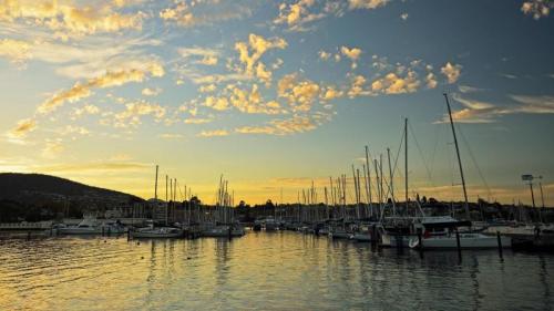 Dusk over a marina in Sandy Bay, Hobart, Tasmania (© Jochen Schlenker/Masterfile) Bing Everyday Wallpaper 2021-02-07
/tmp/UploadBetaLtITHq [Bing Everyday Wall Paper 2021-02-07] url = http://www.bing.com/th?id=OHR.SandyBayMarina_EN-AU6449908205_1920x1080.jpg

File Size (KB): 333.1 KB
Last Modified: November 26 2021 18:32:29
