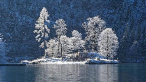 Die Insel Christlieger im Königssee, Bayern (© Dariusz Slowik/EyeEm/Getty Images) Bing Everyday Wallpaper 2021-02-11
/tmp/UploadBetaygkyG3 [Bing Everyday Wall Paper 2021-02-11] url = http://www.bing.com/th?id=OHR.KoenigsseeWinter_DE-DE7470881472_1920x1080.jpg

File Size (KB): 305.43 KB
Last Modified: November 26 2021 18:32:31
