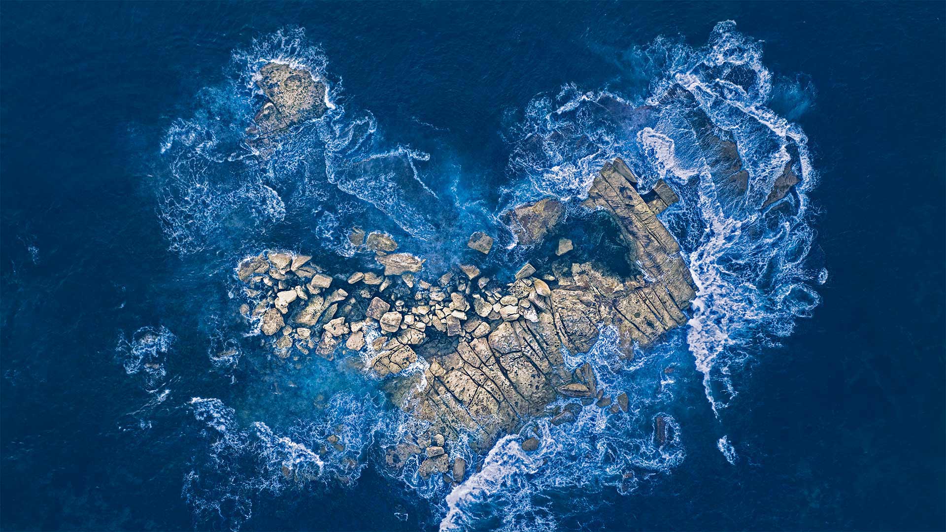 海浪冲击着悉尼海岸的一个心形岩石岛，澳大利亚 (© Kristian Bell/Getty Images) Bing Everyday Wallpaper 2021-02-14, cdKwrl [Bing Everyday Wall Paper 2021-02-14] url = http://www.bing.com/th?id=OHR.OceanHeart_ZH-CN2697021215_1920x1080.jpg