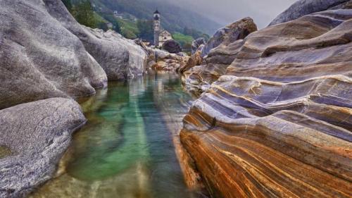 拉韦尔泰佐附近一条河里的石头，瑞士塞斯卡山谷 (© Robert Seitz/Offset by Shutterstock) Bing Everyday Wallpaper 2021-02-18
/tmp/UploadBetaxChx9O [Bing Everyday Wall Paper 2021-02-18] url = http://www.bing.com/th?id=OHR.VerzascaValley_ZH-CN8308636990_1920x1080.jpg

File Size (KB): 329.62 KB
Last Modified: November 26 2021 18:32:36

