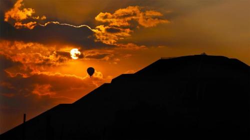 A balloon flies over the Pyramid of the Sun at sunrise in Teotihuacan, Mexico (© Marco Ugarte/AP Photo) Bing Everyday Wallpaper 2021-03-12
/tmp/UploadBetakV6G9k [Bing Everyday Wall Paper 2021-03-12] url = http://www.bing.com/th?id=OHR.AztecNewYear_EN-GB9185948045_1920x1080.jpg

File Size (KB): 291.8 KB
Last Modified: November 26 2021 18:33:21
