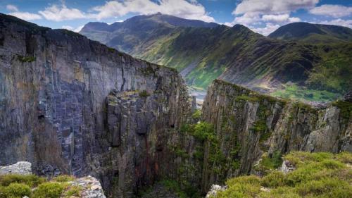 斯诺登山与兰贝里斯山口，英国史诺多尼亚国家公园 (© Alan Novelli/Alamy) Bing Everyday Wallpaper 2021-03-28
/tmp/UploadBetagjt5Ia [Bing Everyday Wall Paper 2021-03-28] url = http://www.bing.com/th?id=OHR.LlanberisSlate_ZH-CN1977606783_1920x1080.jpg

File Size (KB): 325.51 KB
Last Modified: November 26 2021 18:33:24
