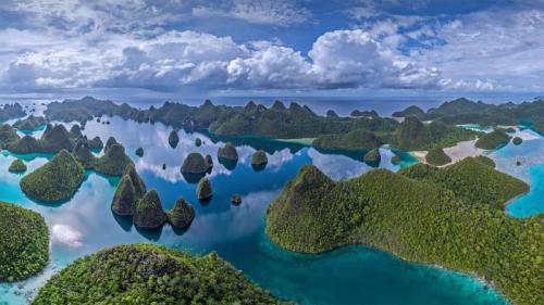 拉贾安帕特群岛中的瓦亚格岛，印度尼西亚 (© Amazing Aerial Agency/Offset by Shutterstock) Bing Everyday Wallpaper 2021-03-31
/tmp/UploadBetavBV2LK [Bing Everyday Wall Paper 2021-03-31] url = http://www.bing.com/th?id=OHR.RajaAmpat_ZH-CN2820406309_1920x1080.jpg

File Size (KB): 328.82 KB
Last Modified: November 26 2021 18:33:31
