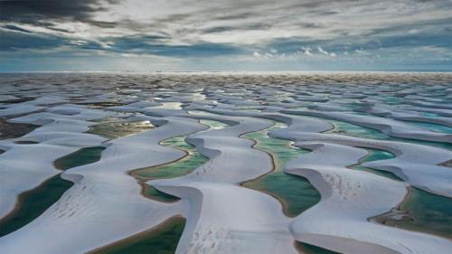 伦索伊斯马拉年塞斯国家公园，巴西巴雷里尼亚斯市 (© WIN-Initiative/Getty Images) Bing Everyday Wallpaper 2021-04-02
/tmp/UploadBeta0EG3QI [Bing Everyday Wall Paper 2021-04-02] url = http://www.bing.com/th?id=OHR.BrazilSandDunes_ZH-CN2924749051_1920x1080.jpg

File Size (KB): 332.96 KB
Last Modified: November 26 2021 18:32:09
