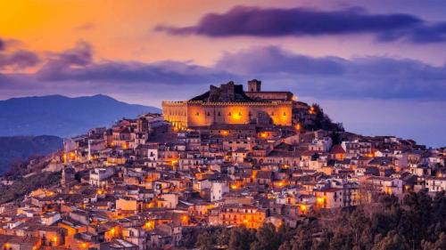 Montalbano Elicona, Messina, Sizilien, Italien (© Antonino Bartuccio/SOPA Collection/offset by shutterstock) Bing Everyday Wallpaper 2021-04-15
/tmp/UploadBeta7y9oru [Bing Everyday Wall Paper 2021-04-15] url = http://www.bing.com/th?id=OHR.MontalbanoElicona_DE-DE3042557525_1920x1080.jpg

File Size (KB): 325.45 KB
Last Modified: November 26 2021 18:32:09
